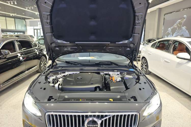 Used Volvo S90 New Energy 2021 T8 e-Drive Hybrid Luxury Edition Engine Bay