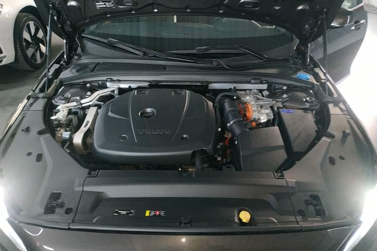 Used Volvo S90 New Energy 2021 T8 eDrive Hybrid Zhiyi Luxury Edition Engine Bay