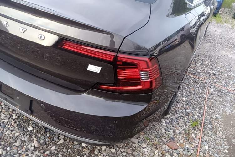 Used Volvo S90 New Energy 2021 T8 eDrive Hybrid Zhiyi Luxury Edition Exterior 3