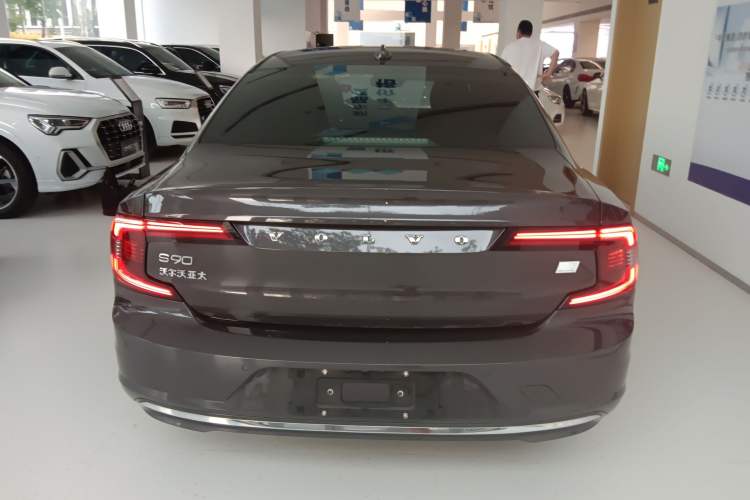 Used Volvo S90 New Energy 2021 T8 eDrive Hybrid Zhiyi Luxury Edition Exterior 4