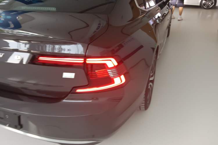 Used Volvo S90 New Energy 2021 T8 eDrive Hybrid Zhiyi Luxury Edition Exterior 6