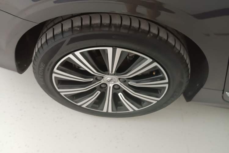 Used Volvo S90 New Energy 2021 T8 eDrive Hybrid Zhiyi Luxury Edition Exterior 8