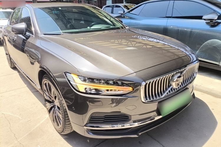 Used Volvo S90 New Energy 2021 T8 e-Drive Hybrid Luxury Edition Front Right 45 Deg