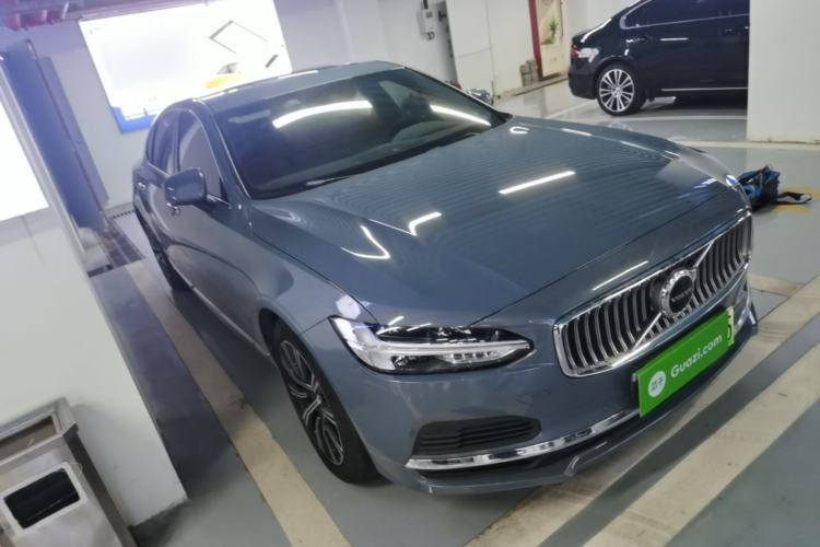 Used Volvo S90 New Energy 2021 T8 eDrive Hybrid Zhiyi Luxury Edition Front Right 45 Deg