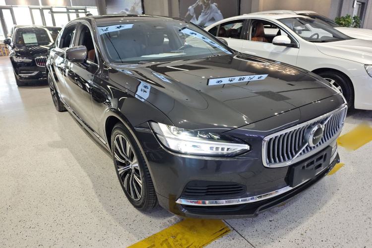 Used Volvo S90 New Energy 2021 T8 e-Drive Hybrid Luxury Edition Front Right 45 Deg
