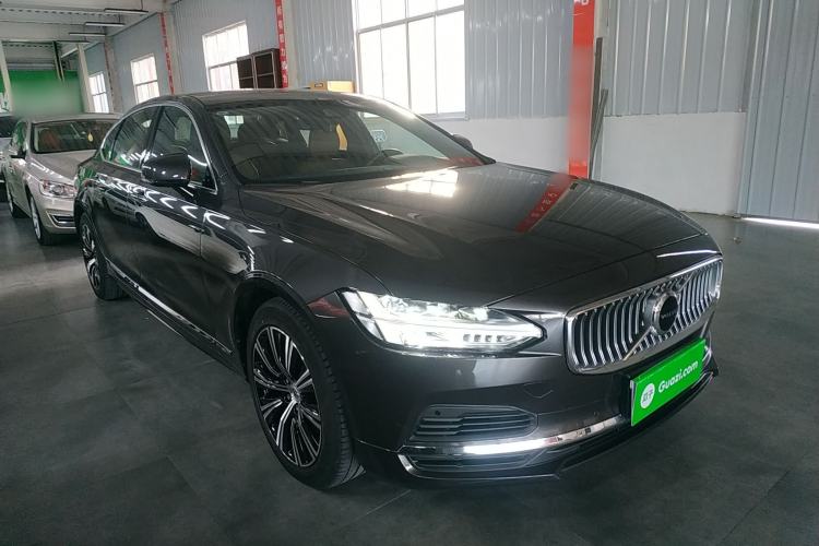 Used Volvo S90 New Energy 2021 T8 eDrive Hybrid Zhiyi Luxury Edition Front Right 45 Deg