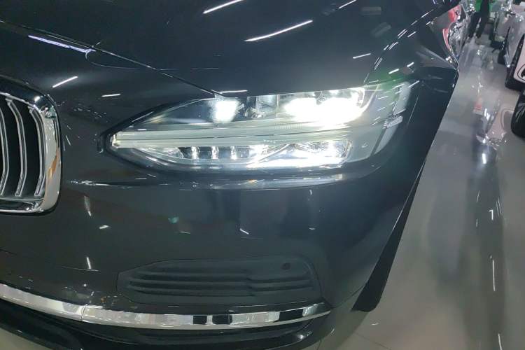 Used Volvo S90 New Energy 2021 T8 eDrive Hybrid Zhiyi Luxury Edition Left Front Headlight