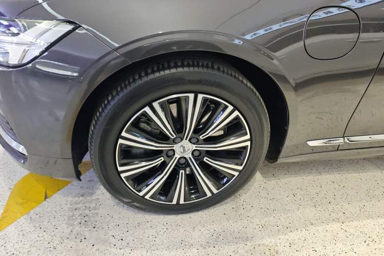 Used Volvo S90 New Energy 2021 T8 e-Drive Hybrid Luxury Edition Left Front Wheel Hub