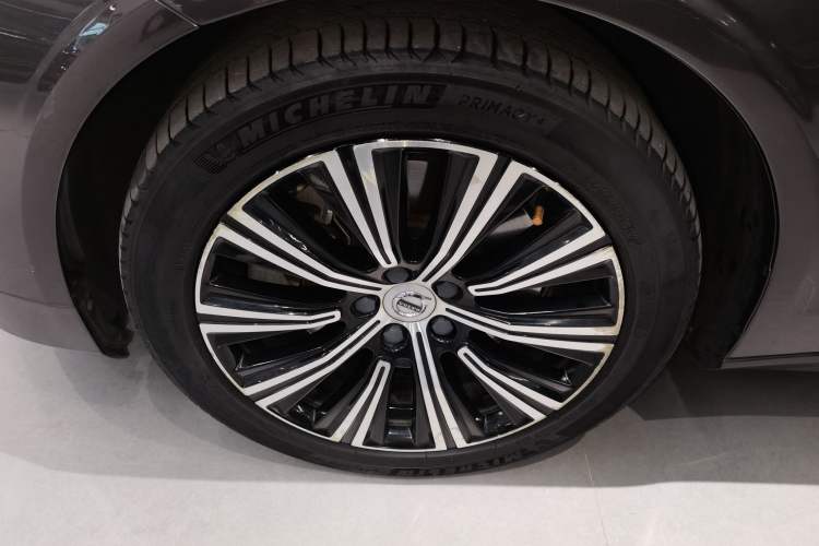 Used Volvo S90 New Energy 2021 T8 eDrive Hybrid Zhiyi Luxury Edition Left Front Wheel Hub