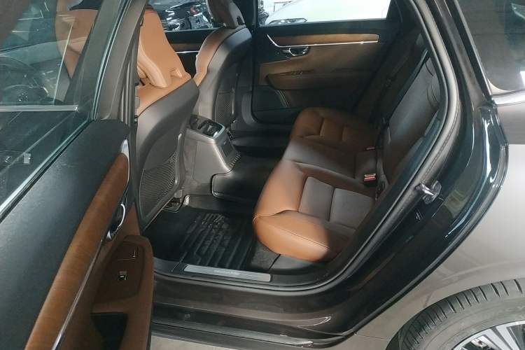 Used Volvo S90 New Energy 2021 T8 eDrive Hybrid Zhiyi Luxury Edition Left Rear Seat
