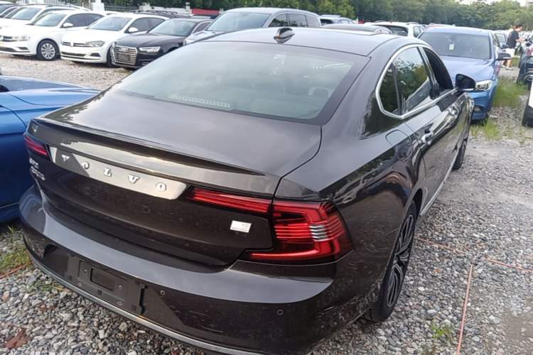 Used Volvo S90 New Energy 2021 T8 eDrive Hybrid Zhiyi Luxury Edition Rear Right 45 Deg