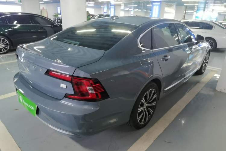 Used Volvo S90 New Energy 2021 T8 eDrive Hybrid Zhiyi Luxury Edition Rear Right 45 Deg