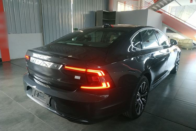 Used Volvo S90 New Energy 2021 T8 eDrive Hybrid Zhiyi Luxury Edition Rear Right 45 Deg