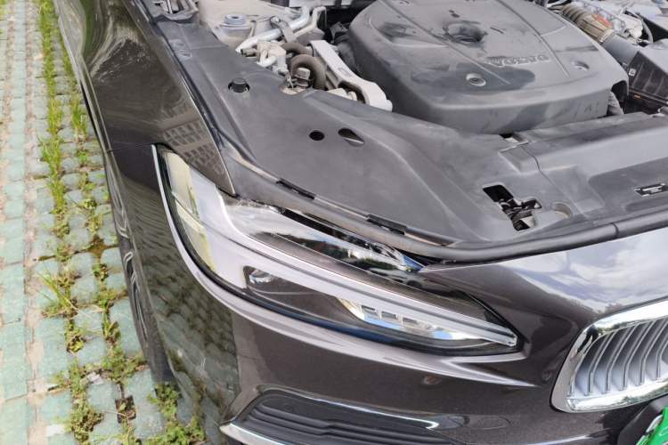 Used Volvo S90 New Energy 2021 T8 eDrive Hybrid Zhiyi Luxury Edition Right Front Headlight