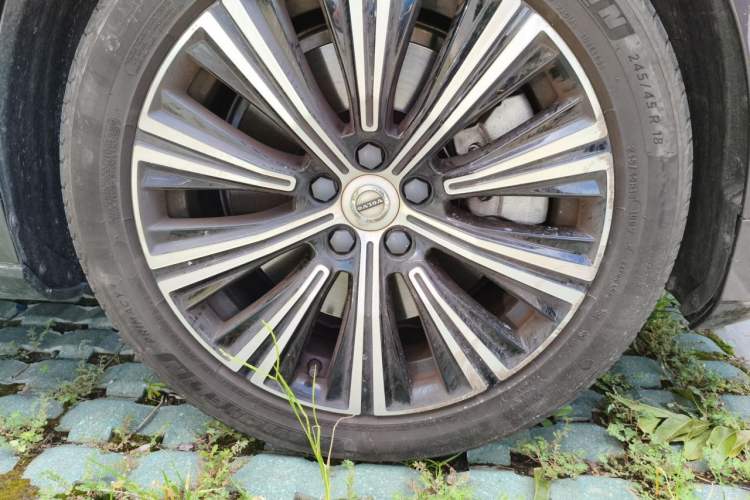 Used Volvo S90 New Energy 2021 T8 eDrive Hybrid Zhiyi Luxury Edition Right Front Wheel Hub