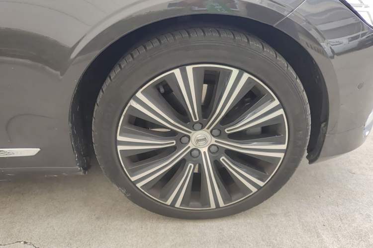 Used Volvo S90 New Energy 2021 T8 e-Drive Hybrid Luxury Edition Right Front Wheel Hub