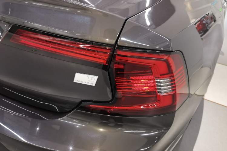 Used Volvo S90 New Energy 2021 T8 eDrive Hybrid Zhiyi Luxury Edition Right Rear Taillight
