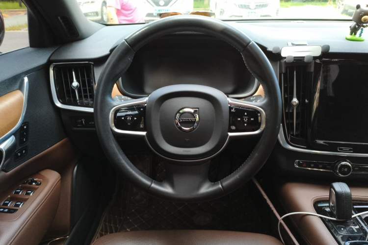 Used Volvo S90 New Energy 2021 T8 eDrive Hybrid Zhiyi Luxury Edition Steering Wheel