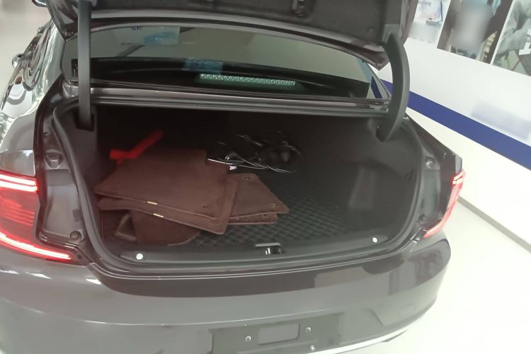 Used Volvo S90 New Energy 2021 T8 eDrive Hybrid Zhiyi Luxury Edition Trunk