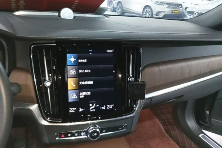 Used Volvo S90 New Energy 2021 T8 e-Drive Hybrid Luxury Edition Audio And AC Panel