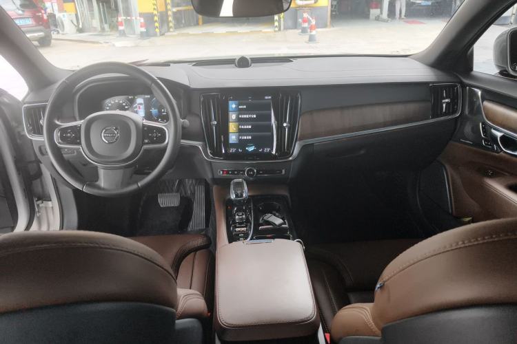 Used Volvo S90 New Energy 2021 T8 e-Drive Hybrid Luxury Edition Center Console