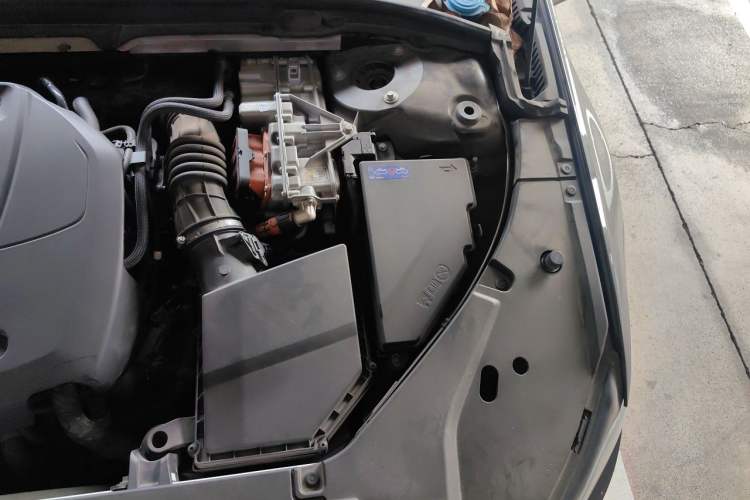 Used Volvo S90 New Energy 2021 T8 eDrive Hybrid Zhiyi Luxury Edition Engine Bay Left