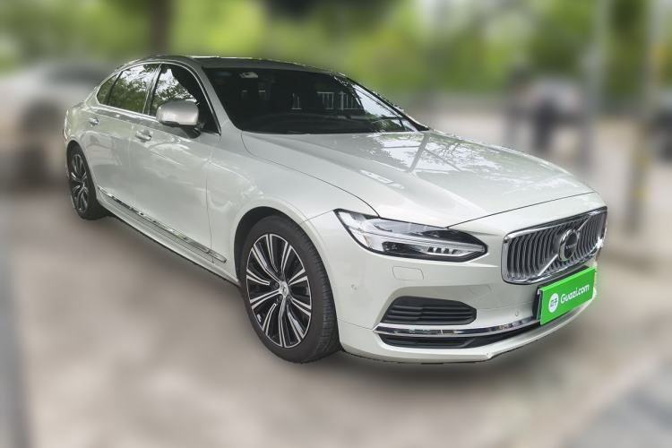 Used Volvo S90 New Energy 2021 T8 e-Drive Hybrid Luxury Edition Front Right 45 Deg