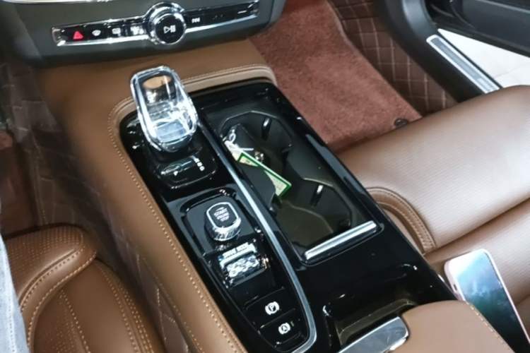 Used Volvo S90 New Energy 2021 T8 e-Drive Hybrid Luxury Edition Gear Lever