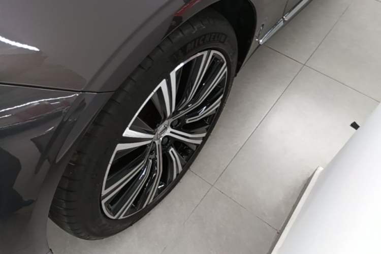 Used Volvo S90 New Energy 2021 T8 e-Drive Hybrid Luxury Edition Left Front Wheel Hub