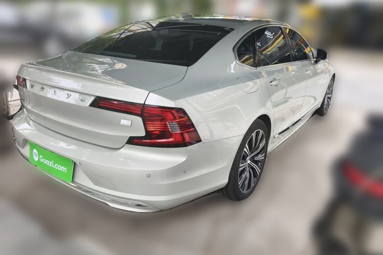 Used Volvo S90 New Energy 2021 T8 e-Drive Hybrid Luxury Edition Rear Right 45 Deg