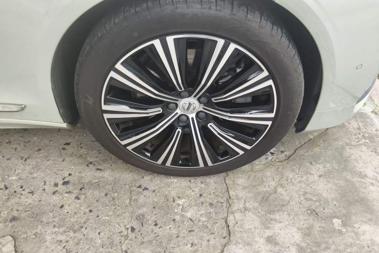 Used Volvo S90 New Energy 2021 T8 e-Drive Hybrid Luxury Edition Right Front Wheel Hub