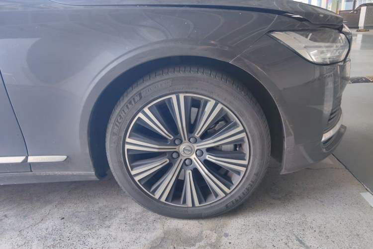 Used Volvo S90 New Energy 2021 T8 eDrive Hybrid Zhiyi Luxury Edition Right Front Wheel Hub