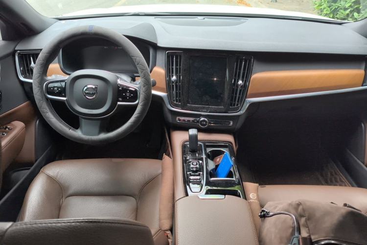 Used Volvo S90 New Energy 2021 T8 eDrive Hybrid Zhiyi Luxury Edition Center Console