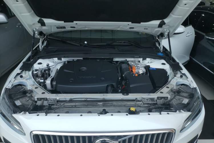 Used Volvo S90 New Energy 2021 T8 eDrive Hybrid Zhiyi Luxury Edition Engine Bay
