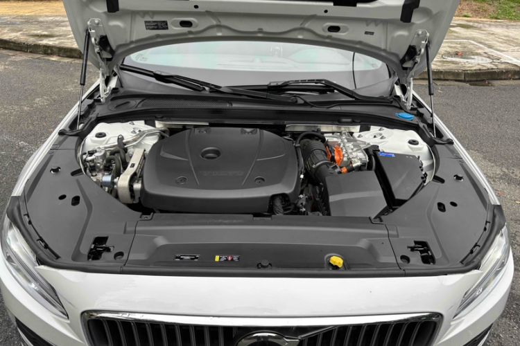 Used Volvo S90 New Energy 2021 T8 eDrive Hybrid Zhiyi Luxury Edition Engine Bay