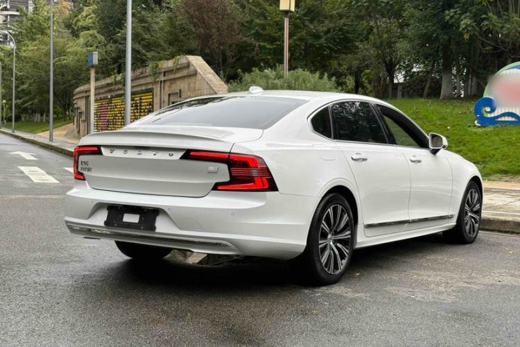 Used Volvo S90 New Energy 2021 T8 eDrive Hybrid Zhiyi Luxury Edition Exterior 9