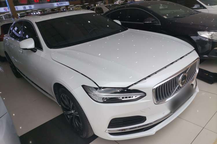 Used Volvo S90 New Energy 2021 T8 eDrive Hybrid Zhiyi Luxury Edition Front Right 45 Deg