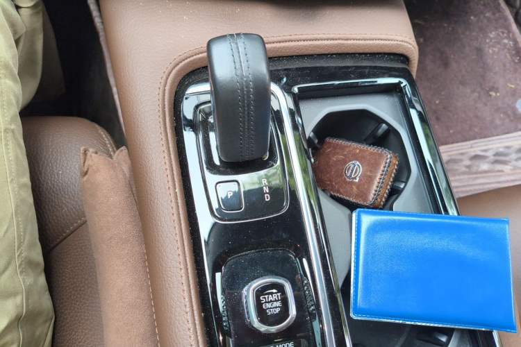 Used Volvo S90 New Energy 2021 T8 eDrive Hybrid Zhiyi Luxury Edition Gear Lever