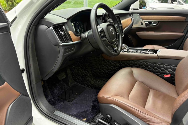 Used Volvo S90 New Energy 2021 T8 eDrive Hybrid Zhiyi Luxury Edition Interior 4