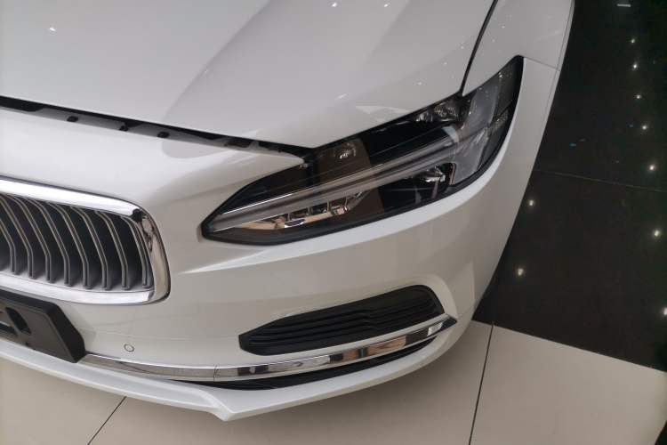 Used Volvo S90 New Energy 2021 T8 eDrive Hybrid Zhiyi Luxury Edition Left Front Headlight