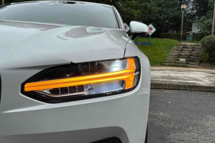 Used Volvo S90 New Energy 2021 T8 eDrive Hybrid Zhiyi Luxury Edition Left Front Headlight