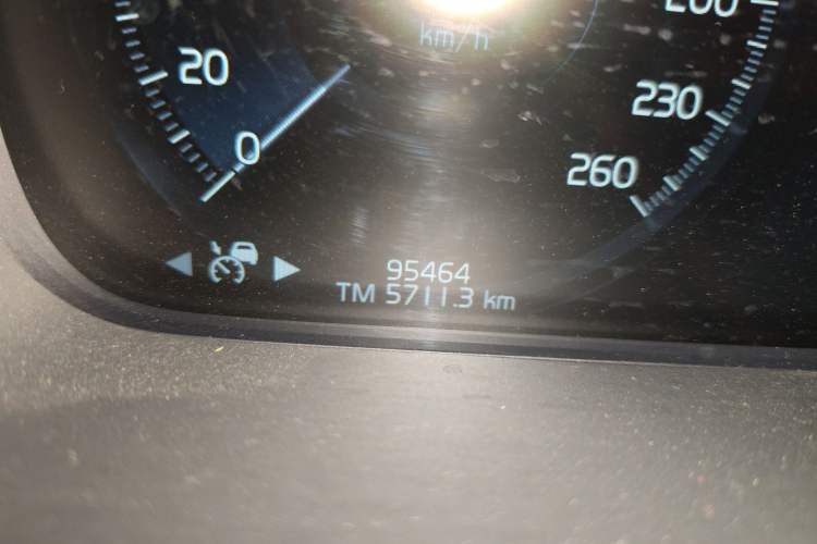 Used Volvo S90 New Energy 2021 T8 eDrive Hybrid Zhiyi Luxury Edition Odometer Close Up
