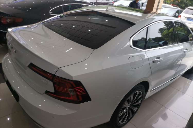Used Volvo S90 New Energy 2021 T8 eDrive Hybrid Zhiyi Luxury Edition Rear Right 45 Deg