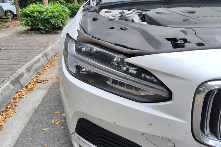 Used Volvo S90 New Energy 2021 T8 eDrive Hybrid Zhiyi Luxury Edition Right Front Headlight