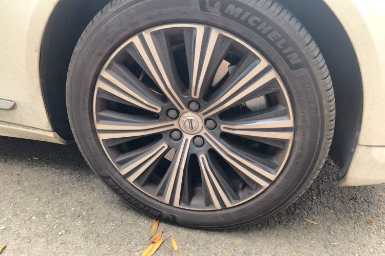 Used Volvo S90 New Energy 2021 T8 eDrive Hybrid Zhiyi Luxury Edition Right Front Wheel Hub