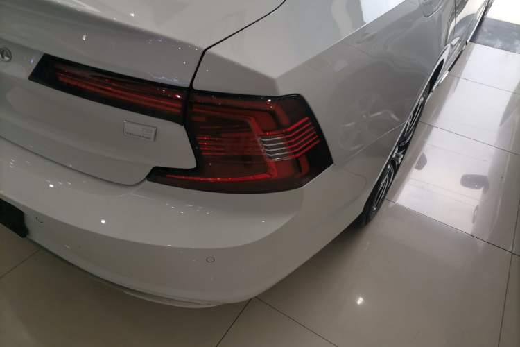 Used Volvo S90 New Energy 2021 T8 eDrive Hybrid Zhiyi Luxury Edition Right Rear Taillight