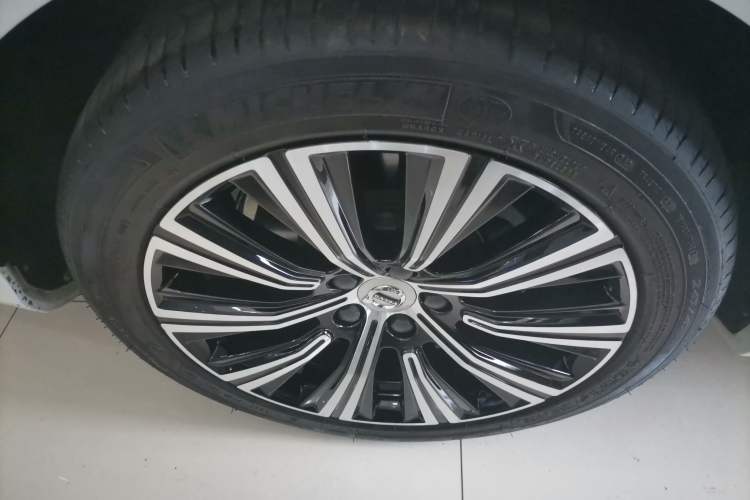 Used Volvo S90 New Energy 2021 T8 eDrive Hybrid Zhiyi Luxury Edition Right Rear Wheel Hub