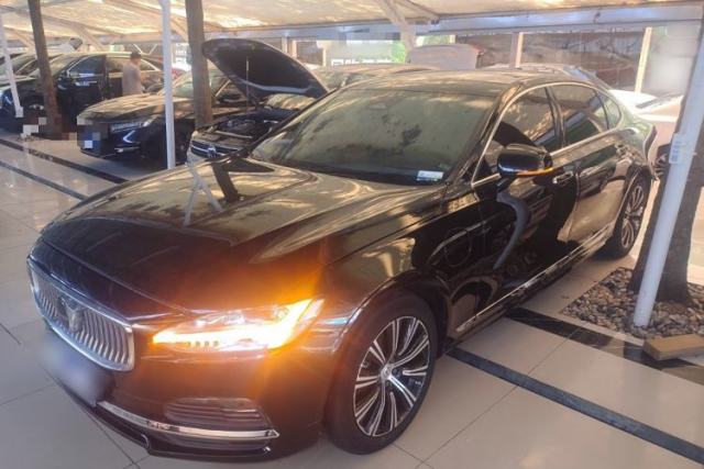 Ojetý Volvo S90 New Energy 2022 T8 eDrive Hybrid Luxury Edition