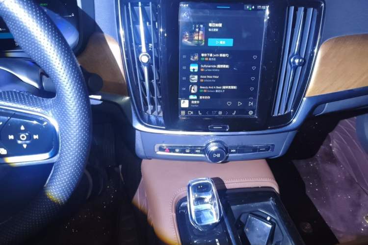 Used Volvo S90 New Energy 2022 T8 eDrive Hybrid Luxury Edition Audio And AC Panel