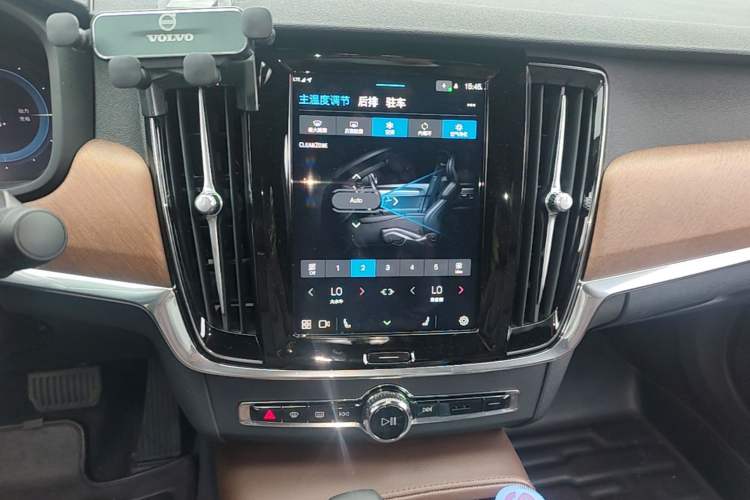 Used Volvo S90 New Energy 2022 Restyled T8 E-Drive Hybrid Zhiyi Luxury Edition Audio And AC Panel